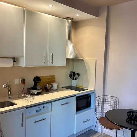 Charming T2 With Terrace Near Appartement