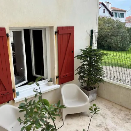 Charming T2 With Terrace Near Appartement