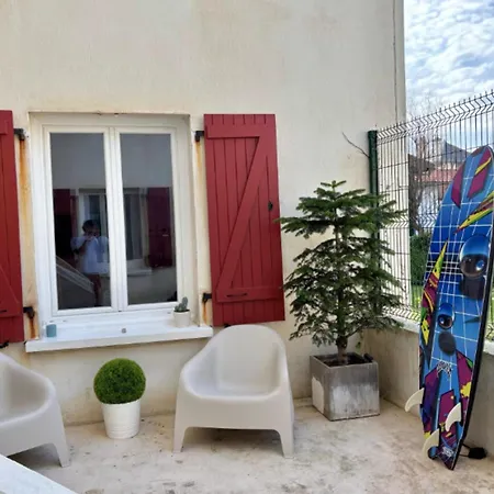 Charming T2 With Terrace Near