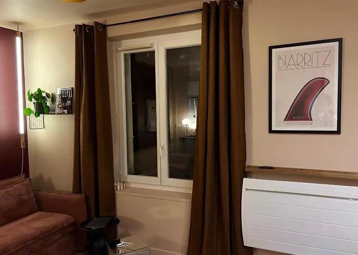 Charming T2 With Terrace Near