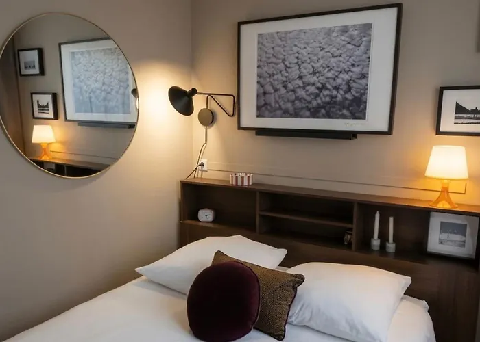 Charming T2 With Terrace Near 比亚里茨